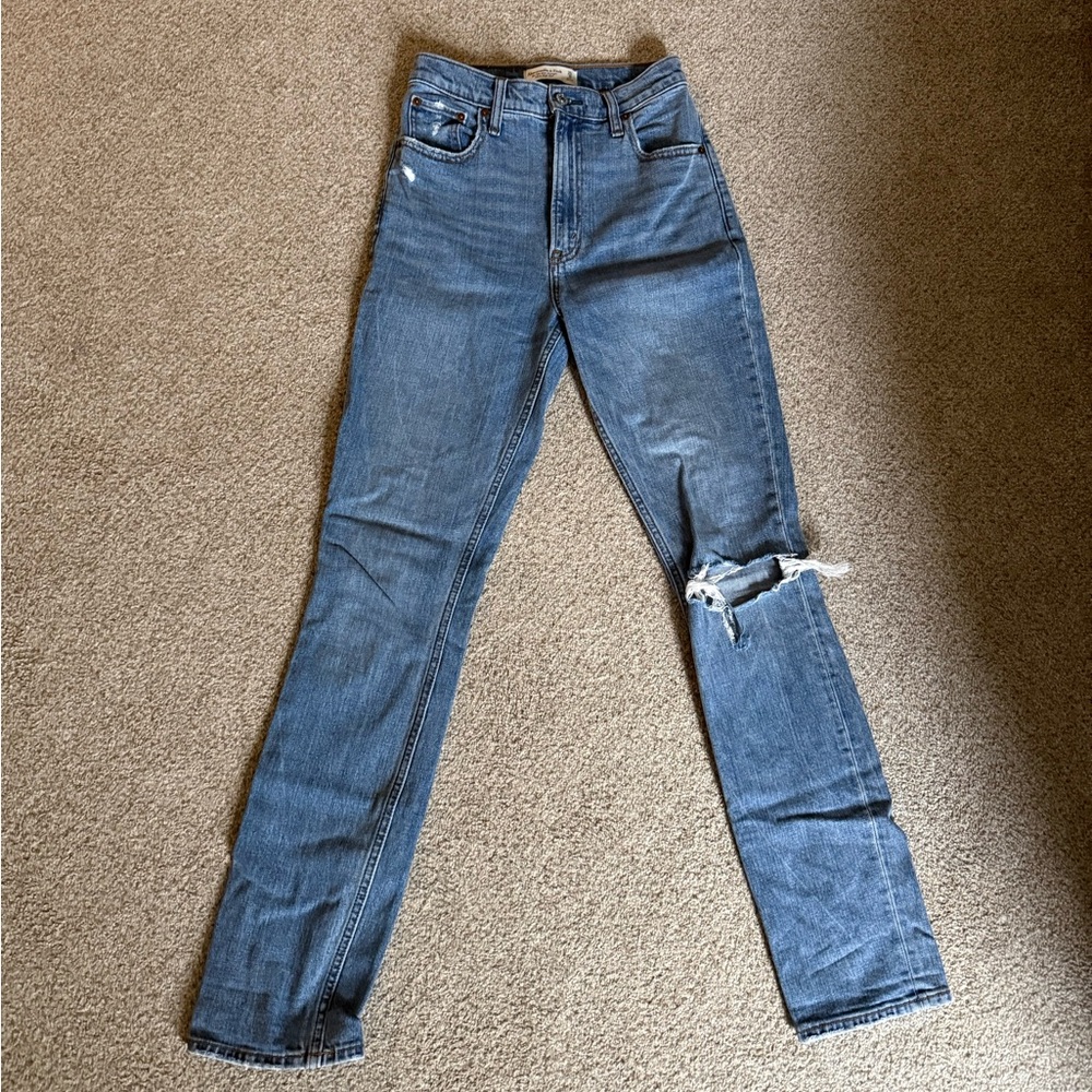 Abercrombie. The 90s Slim straight ultra high-rise.